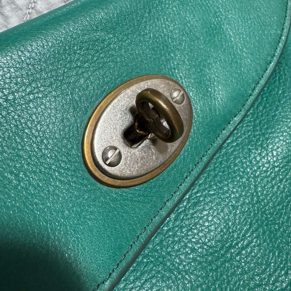 Fossil Monica Turnlock Green Pebbled Leather Crossbody Bag - Picture 4 of 8